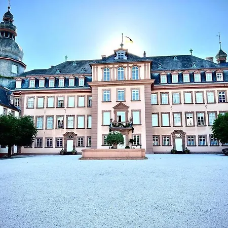 Stilvolle Mit Blick Und Selbst-check-in *