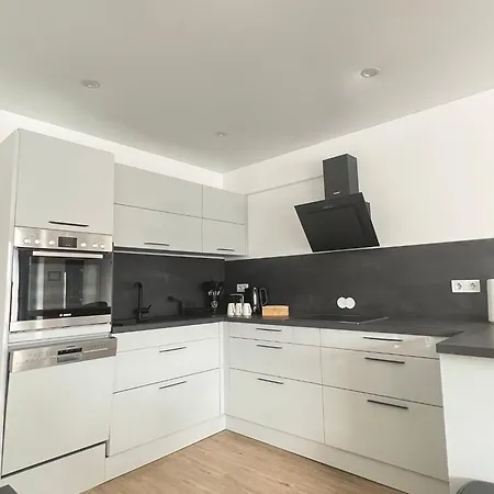Stilvolle Mit Blick Und Selbst-check-in Apartment