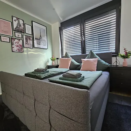 Stilvolle Mit Blick Und Selbst-check-in *