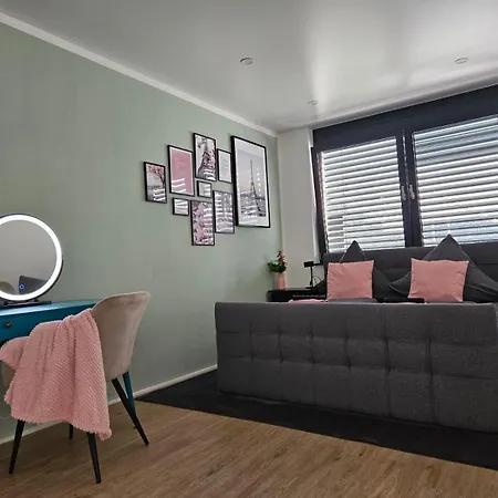 Stilvolle Mit Blick Und Selbst-check-in Apartment